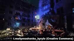 Заступник голови Офісу президента Кирило Тимошенко раніше заявив, що серед загиблих внаслідок удару була сімейна пара