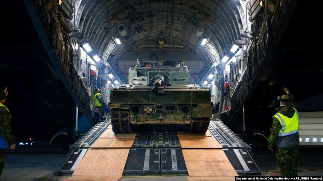 Доправлений до Польщі перший із чотирьох танків Leopard 2, які Канада передає ЗСУ, 5 лютого 2023 року 