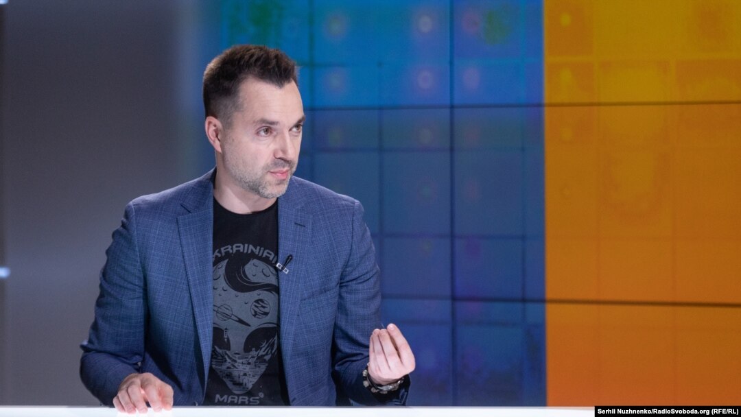 «Позиція наша приблизно зрозуміла: жодних умов і ультиматумів», – додав він