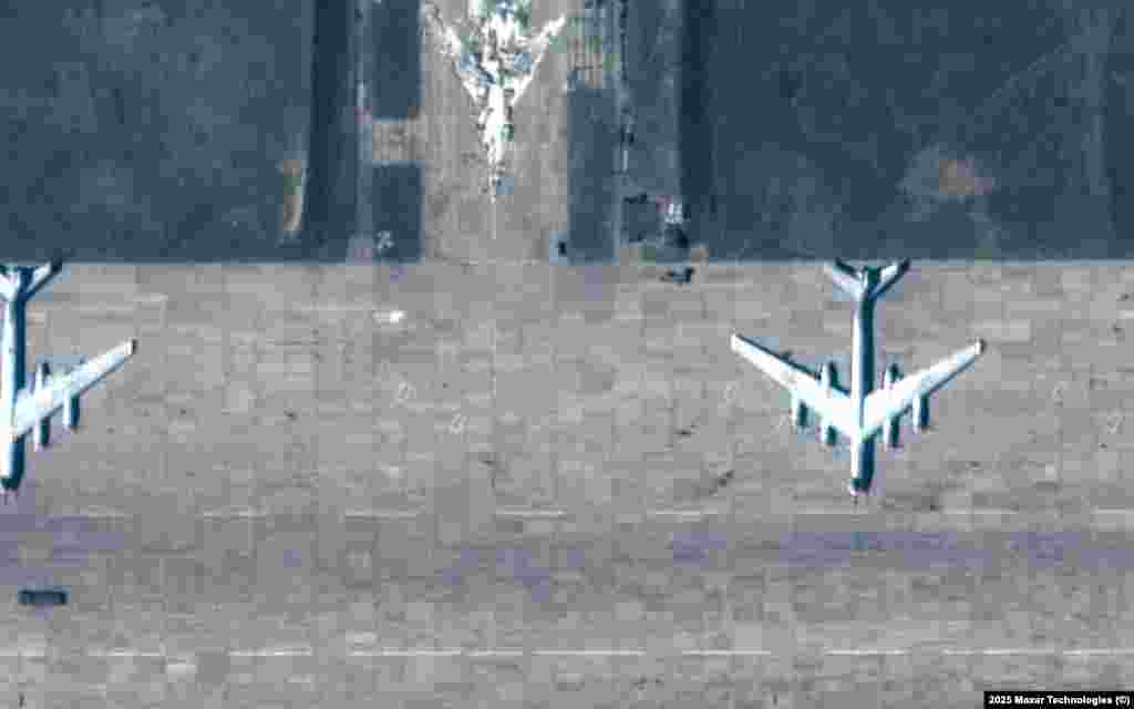 Maxar satellite images of Tu-95 aircraft at Russia's Belaya air base in the eastern Irkutsk region before and after Ukraine's June 1 drone attack.