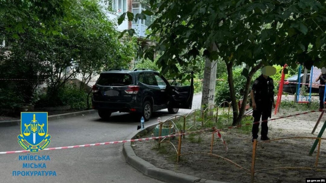 Замах на громадянина Казахстану стався 18 червня у Шевченківському районі Києва, неподалік будинку, де потерпілий мешкає з дружиною