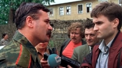 Ханкалара тIеман базехь ГIалгIайчоьнан президент Аушев Руслан ву журналисташца къамел деш. Неменов Александран сурт