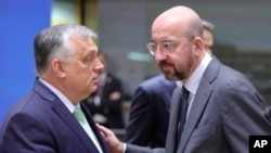 ვიქტორ ორბანი და შარლ მიშელი ბრიუსელში, ევროკავშირის სამიტზე. 2023 წლის 23 მარტი