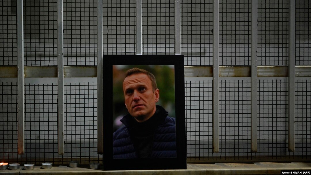 Portret pokojnog ruskog opozicionog lidera Alekseja Navaljnog, koji je preminuo u ruskom arktičkom zatvoru, u Prištini 20. februara 2024. Ilustratibna fotografija