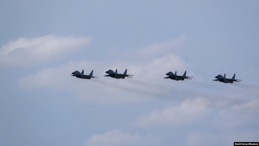 Borbeni avioni ruske proizvodnje MiG-29 iznad zračne baze Malacky, u blizini Malackyja, Slovačka, 27. avgusta 2022. (Ilustrativna fotografija)