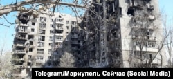 Зруйнований будинок на вулиці Зелінського у Маріуполі