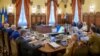 Consiliul Suprem de Apărăre a Țării într-o ședință din iunie. Întrevederile acestui consiliu sunt secrete. 