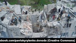 «Всього внаслідок обстрілу м. Слов’янськ, який відбувся 14 квітня, постраждало 35 осіб, в тому числі 13 людей загинуло, 22 отримали поранення», – рятувальники