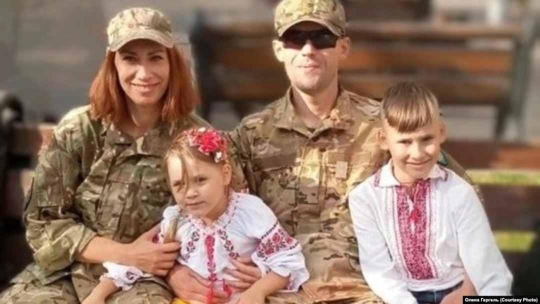 Загиблий в російсько-українській війні боєць, громадський активіст з Білорусі Василь Парфенков і його родина