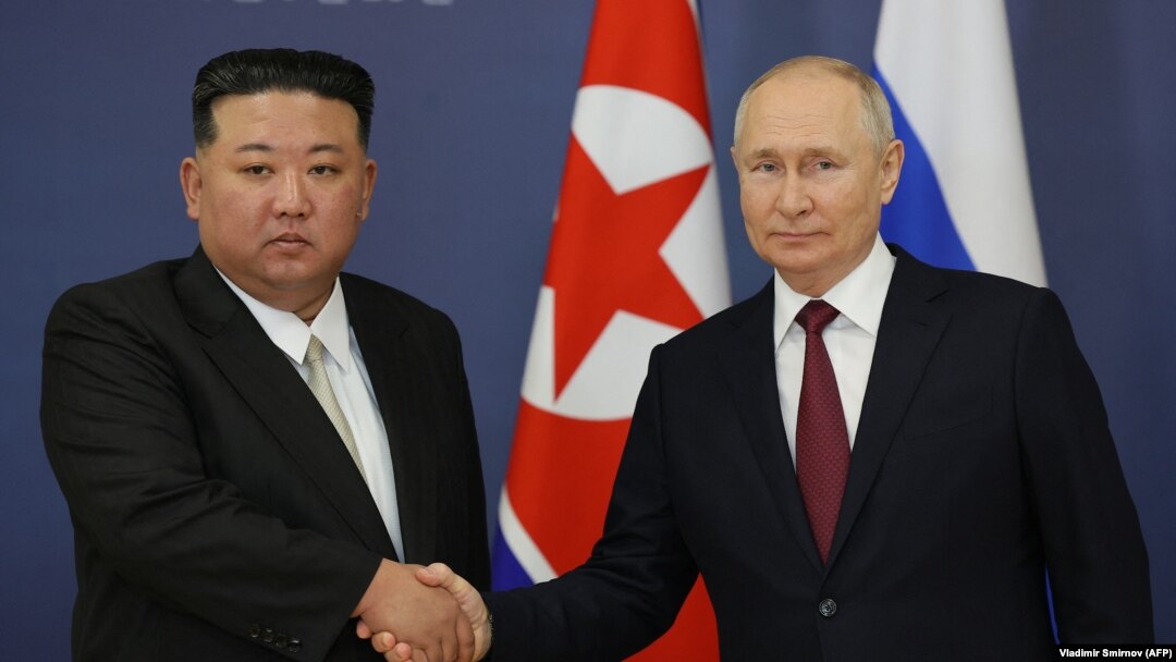 Володимир Путін і Кім Чен Ин під час зустрічі на космодромі «Восточний» в Амурській області Росії, 13 вересня 2023 року