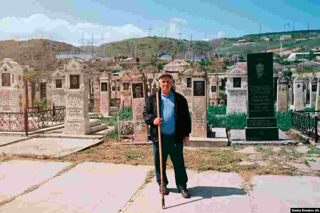 David Abromavich, the custodian of Derbent’s Jewish cemetery When the U.S.S.R. began to break up and wars in the Caucasus erupted, the outflow of Jews from Russia’s North Caucasus region continued and kidnappings of Jews by Islamic militants became widespread. 
