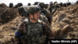 На Куп’янському напрямку оперативна обстановка залишається «напруженою», розповів командувач Сухопутних військ Збройних сил України генерал-полковник Олександр Сирський 