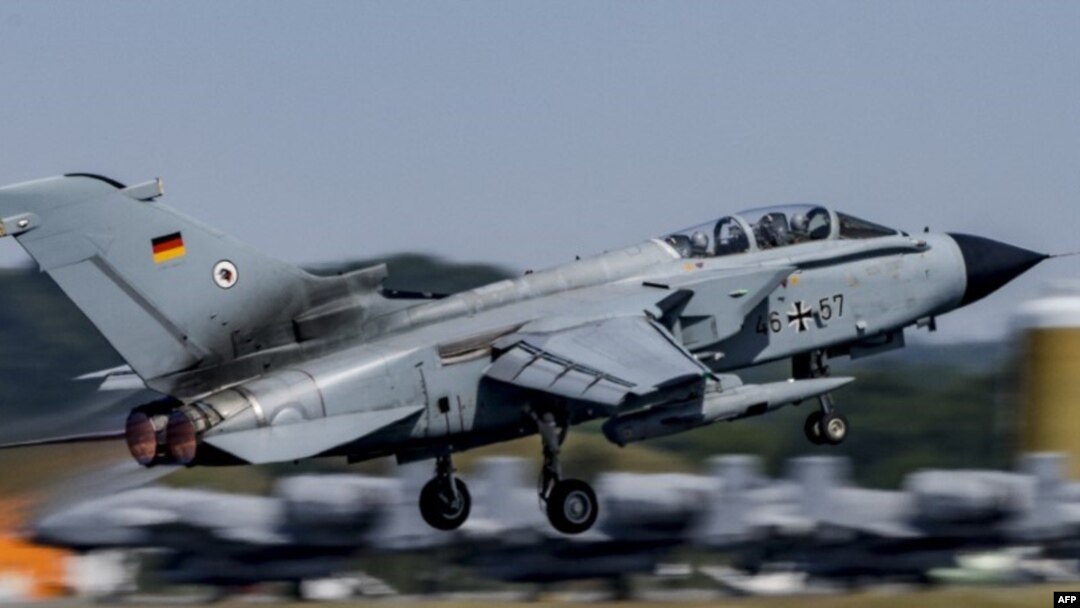 Njemački avion ECR Tornado polijeće uoči vježbi "Air Defender 2023" sa vojnog aerodroma Jagel, u sjevernoj Njemačkoj, juni 2023. 