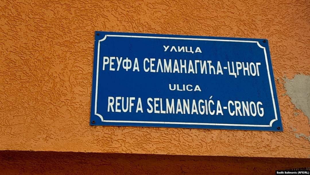 Tabla s nazivom Ulice Reufa Selmanagića-Crnog, partizanskog heroja, u Srebrenici koja bi trebala biti preimenovana u Dubrovačku ulicu