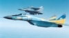 Imagine de arhivă: un avion de vânătoare ucrainean MiG-29 zboară alături de două avioane de luptă F-16 americane.