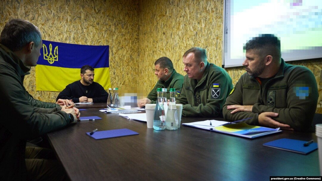 Президент України Володимир Зеленський під час наради з військовим командуванням щодо ситуації на ключових напрямках бойових дій. Херсон, 20 жовтня 2023 року 