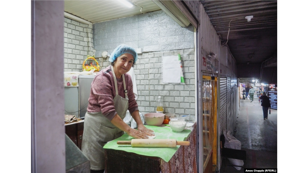 Lida Mkrtchian prepares a jingalov hat in her booth at the entrance to the Barekamutyn (Friendship) subway station.
