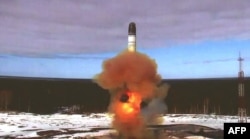 У 2022 році відбувся запуск «Сармата» на космодромі Плесецьк. Це єдине успішне випробування, після чого ракету взяли на озброєння