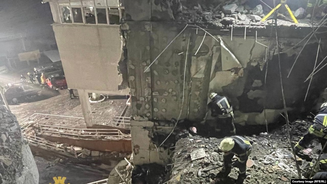 Наслідки попереднього обстрілу Одеси - 8 людей загинули