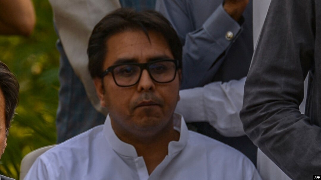 شهباز ګېل د پاکستان تحریک انصاف د مشر عمران خان د چارو دفتر مشر او نېږدې سلاکاردی - پخوانی انځور.