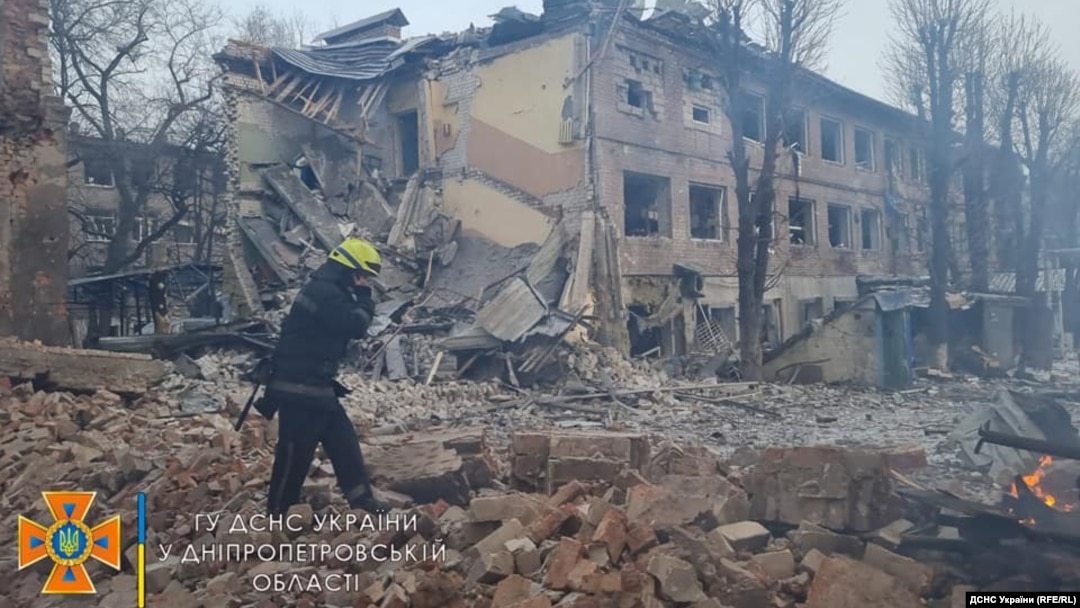Внаслідок авіаудару по Дніпру 11 березня загинула одна людина, ще одна поранена, повідомили напередодні в ДСНС