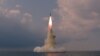 Ispaljivanje balističke rakete iz severnokorejske podmornice. Fotografiju je objavila severnokorejska novinska agencija KCNA 19. oktobra 2021.
