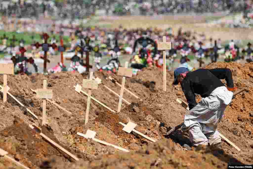 Numbered, unnamed graves are seen in the Starokrymskoye Cemetery in Mariupol on April 26. 