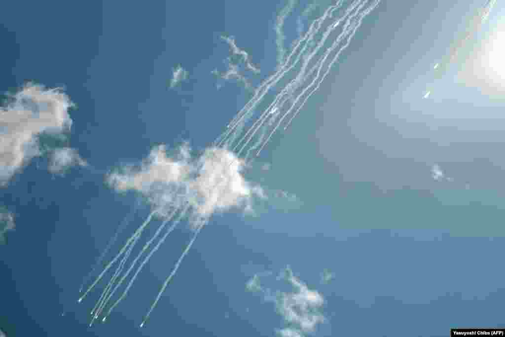Decoy flares are released by a Sukhoi SU-25 that was providing air support to Ukrainian troops during fighting near Yampil, in the Donetsk region on April 27. 