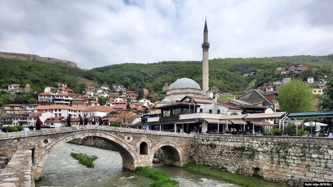 "Ulično tržište" rada u Prizrenu, na jugozapadu Kosova, postoji decenijama unazad