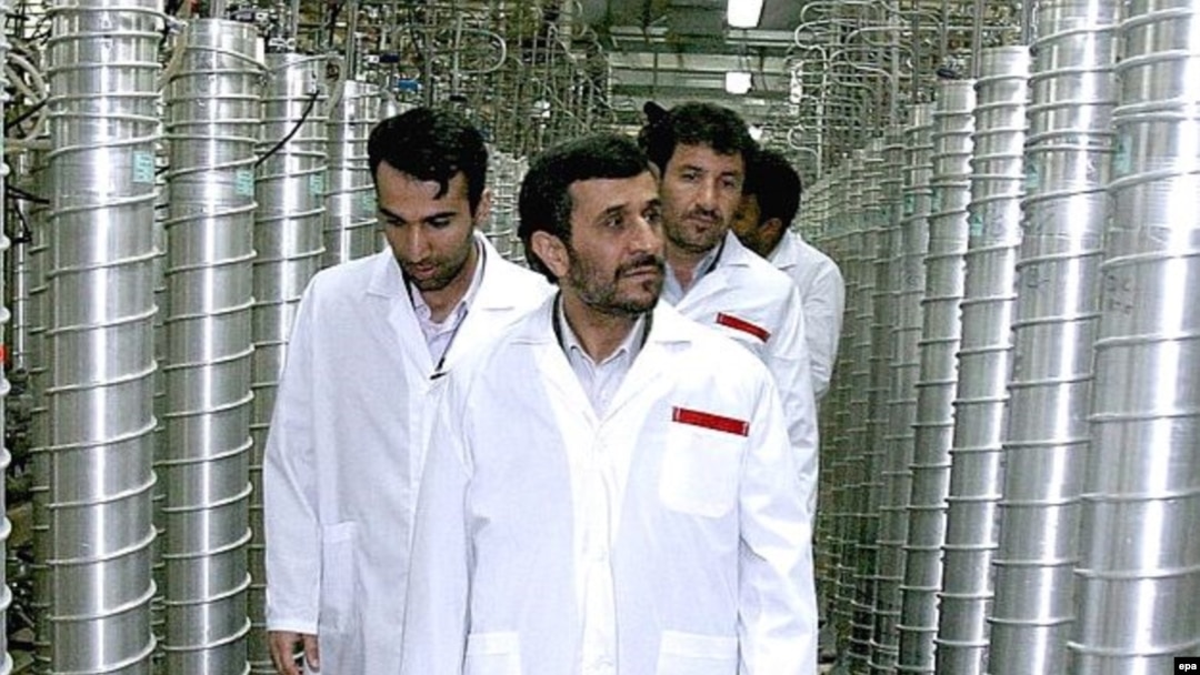 به باور برخی تحلیگران تا زمانی که دولت نهم بر سر کار است تغییر کمی در سیاست هسته ای ایران رخ خواهد داد.
(عکس از EPA)