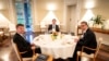 Specijalni predstavnik EU za Beograd-Prištinu Miroslav Lajčak sa premijerom Kosova Aljbinom Kurtijem i predsednikom Srbije Aleksandarom Vučićem. Berlin, 5. maj 2022.