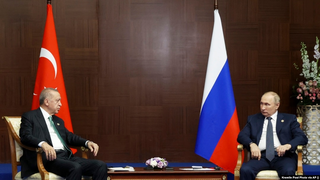 Президент Туреччини Реджеп Ердоган (ліворуч) та президент Росії Володимир Путін, 13 жовтня 2022 року
