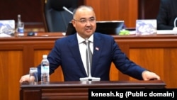 Nurlanbek Turgunbekovich Shakiev legally changed his surname to Turgunbek uuly.