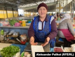 Market seller Tetyana with her makeshift Ukrainian-Hebrew dictionary.