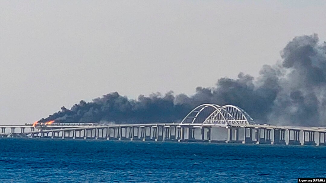 Вибух на Кримському мосту з подальшою пожежею стався вранці 8 жовтня