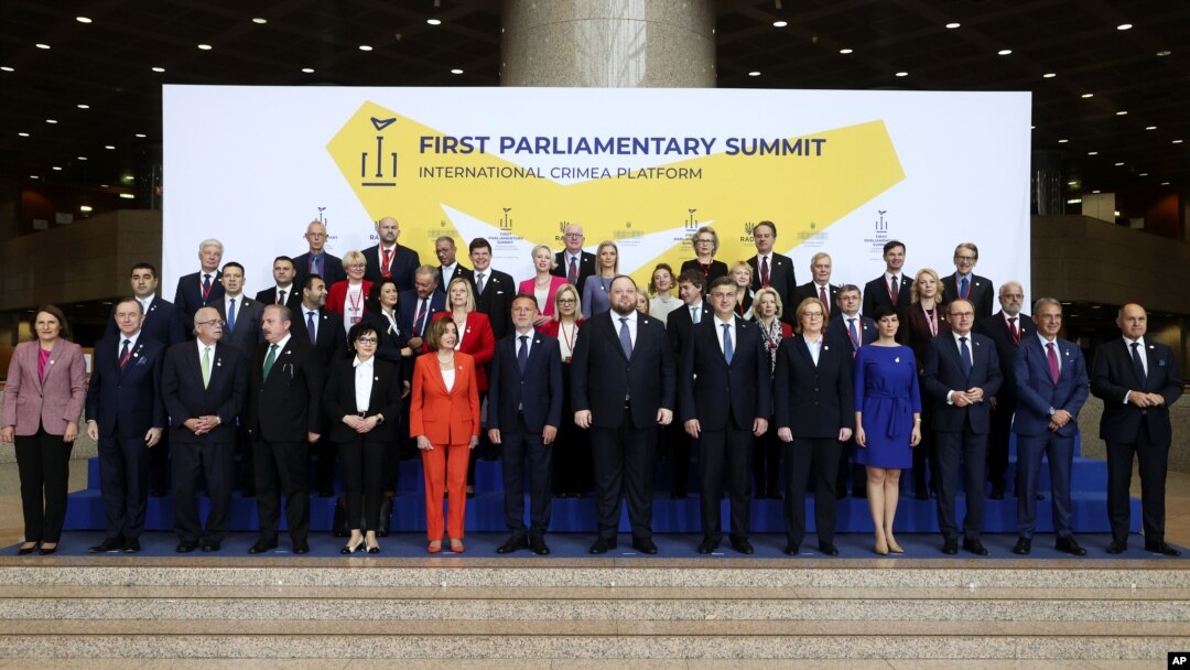 Учасники парламентського саміту «Кримської платформи», організованого Україною та Хорватією. Загреб, 25 жовтня 2022 року
