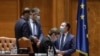 Marcel Ciolacu și Florin Cîțu se pregătesc să monteze o guvernare între PSD și PNL, după ce un an de zile s-au acuzat și s-au rostit cuvinte grele. Imagine din Parlament cu președintele PNL, (dreapta), președintele PSD (centru) și senatorul PSD Robert Cazanciuc. (stânga)