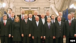 Președintele Traian Băsescu alături de Guvernul Emil Boc 2, 23 decembrie 2009.