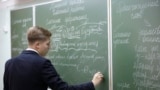 Многие школьные учителя подрабатывают репетиторством