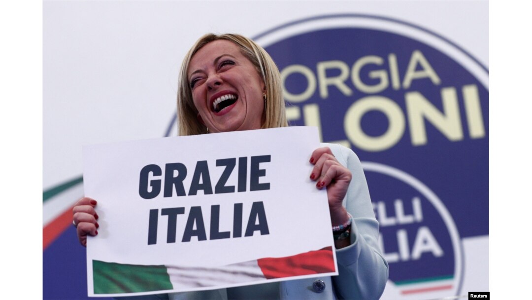 Giorgia Meloni, sa natpisom "Hvala Italija", Rim, 26. septembar 2022.