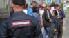 Мигранты в городе Красногорске, Россия, май 2021 г.