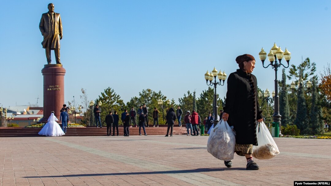 A monument to the late President Islam Karimov in Samarkand