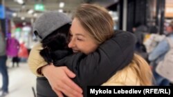 An emotional reunion at Berlin airport, as Daryna Kolesnykova sees her mother for the first time since 2022.