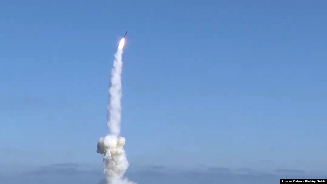 У Чорному морі, за даними ВМС, – один російський носій крилатих ракет «Калібр», із загальним залпом – чотири ракети