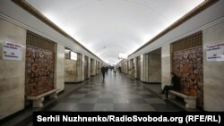 Чоловік потрапив під поїзд на станції «Хрещатик» 