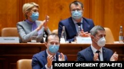 Premierul Florin Cîțu și președintele USR, Dan Barna, decembrie 2020