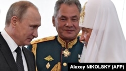 Президент Росії Володимир Путін, міністр оборони Росії Сергій Шойгу і Московський патріарх Кирило. Петербург, 30 липня 2017 року 