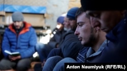 Islamic prayers in Simferopol, Crimea, where Russian authorities have been criticized for continuing "to kidnap, torture, and imprison Crimean Tatar Muslims at will." (file photo)