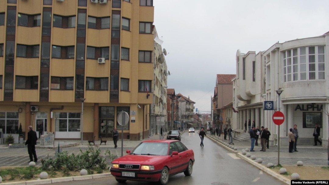 Prema preliminarnim rezultatima popisa u opštinama Preševo, Bujanovac i Medveđa na jugu Srbije danas živi 122.000 stanovnika, što je za 37.000 više nego na popisu iz 2002. godine kada ih je bilo nešto više od 85.000 (na fotografiji Preševo).