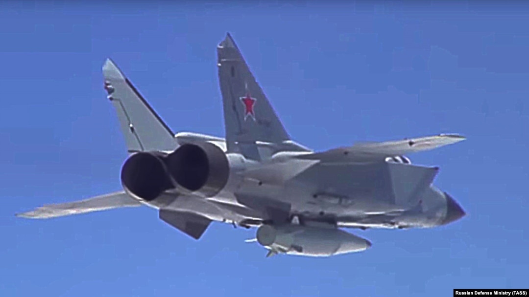 Російський літак МіГ-31К, носій ракети «Кинджал»
